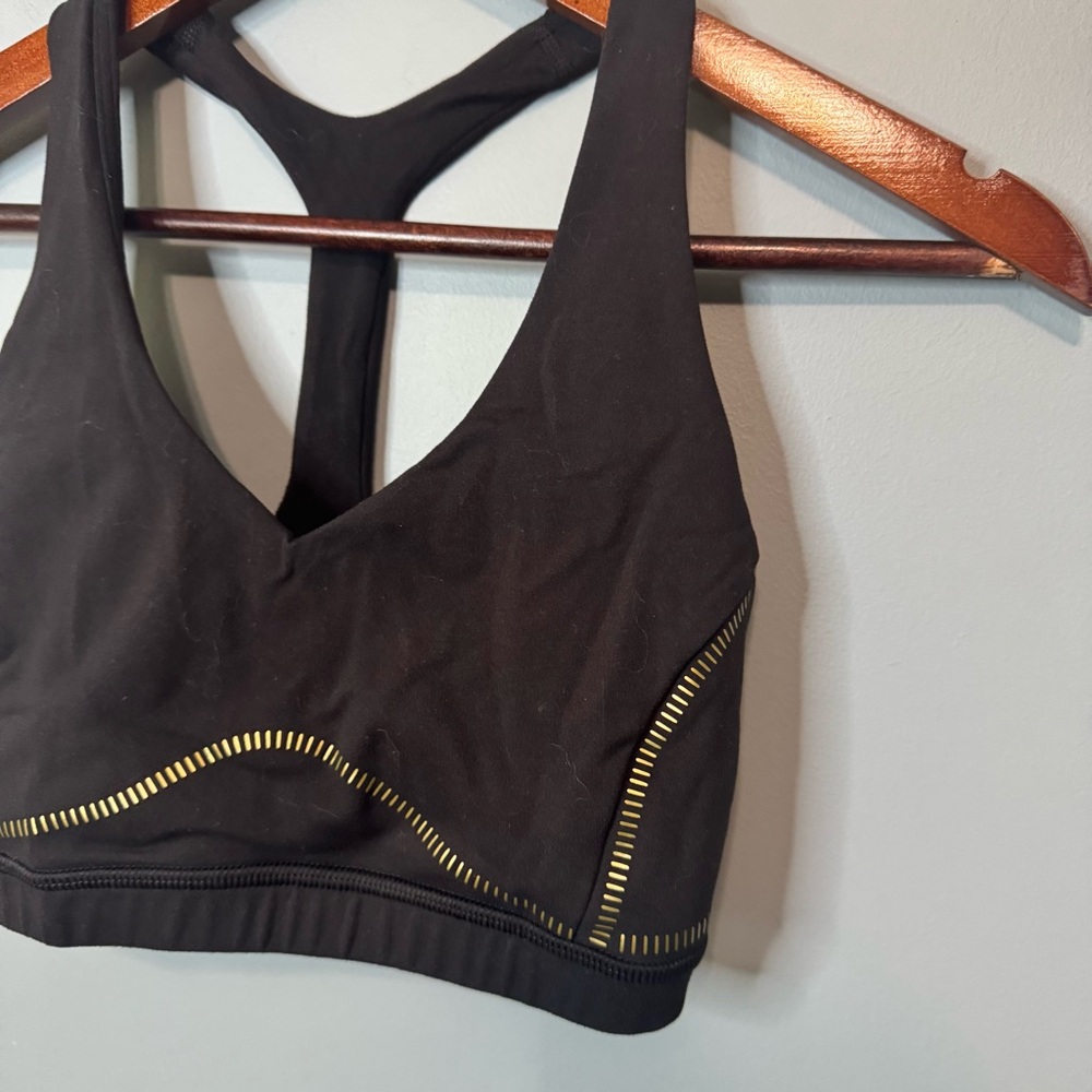 Lululemon Arise Bra Light Support, C/D Cup in Black. EUC. The Shine. Size 6 - Picture 3 of 14